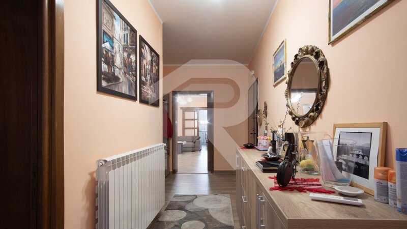 Casa cu piscina, panouri foto voltaice in Comana